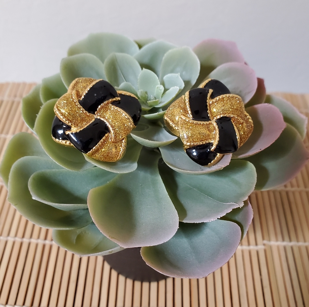 🚩 SALE Vintage 90s Earrings Gold Black Pierced